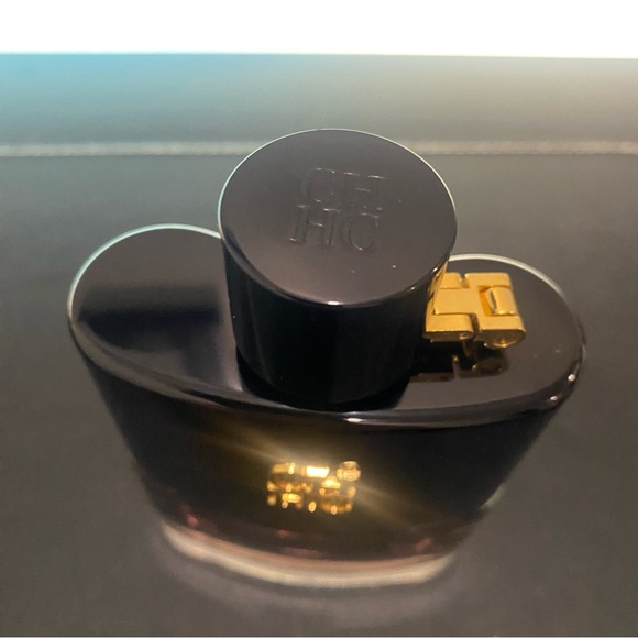 Carolina Herrera CH Men Prive Eau de Toilette Spray for Men 100ml - Picture 5 of 7